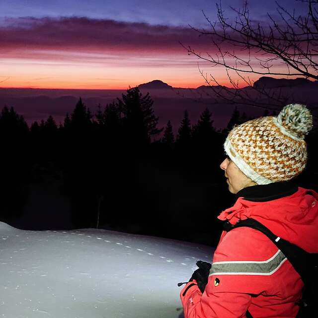 Snowshoe hike - After-ski: les 7 Laux by Night