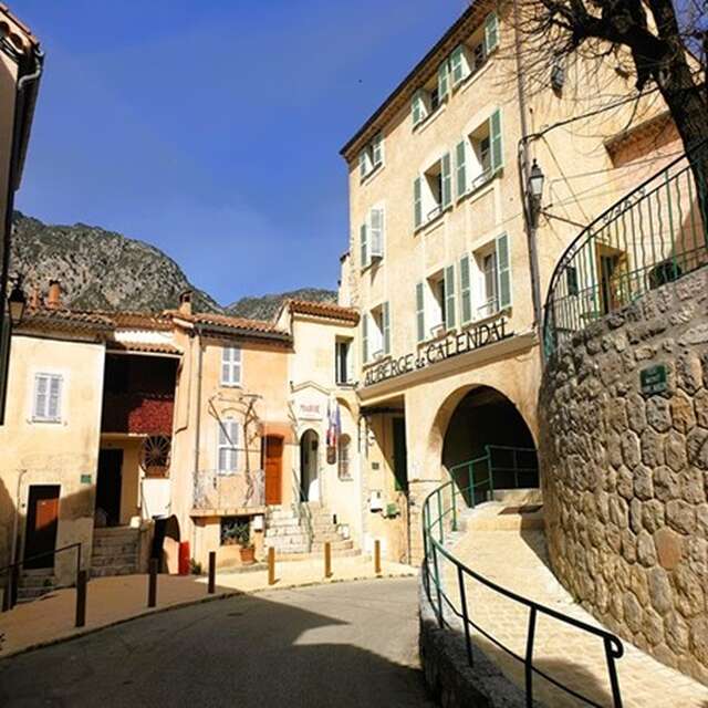 Aiglun : S’immerger dans l’ambiance mémorable de la forteresse de l’eau