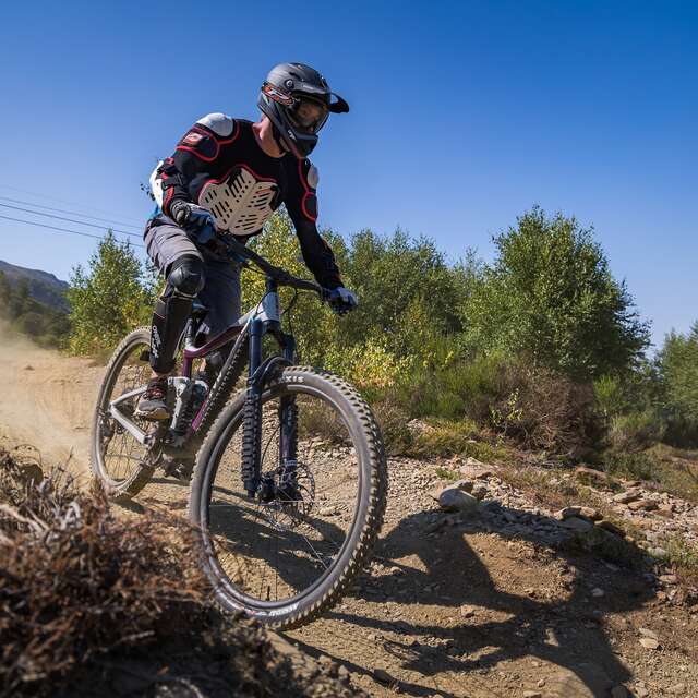 Location VTT descente + accès télésiège inclus aux Monts d'Olmes 1/2 journée