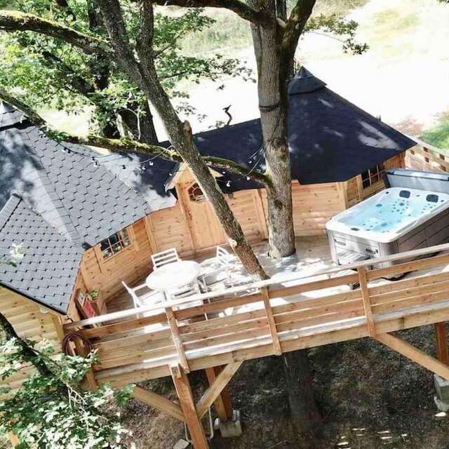 Succombez à la romance : cabane perchée féerique, spa et cocooning à deux