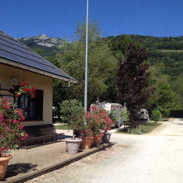 Aire d'accueil camping-car - Les Cyclamens