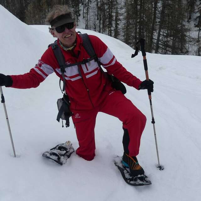 Sneeuwraketten met de begeleiders van de esf