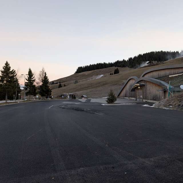 Long-term parking (more than 24 hours)