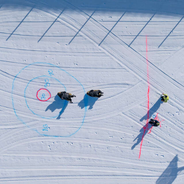 Défi de curling humain en luge