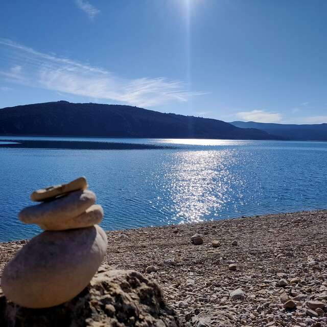 Lac et plage de Sainte Croix