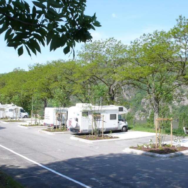Aire de service et de stationnement de campings cars