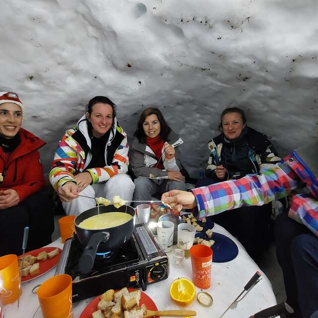 Soirée fondue en igloo