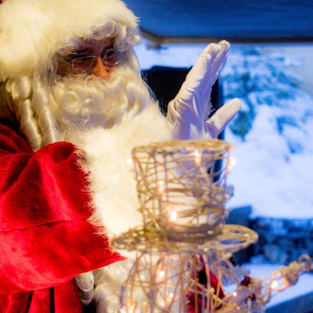 Défilé avec le Père Noël à Hauteluce