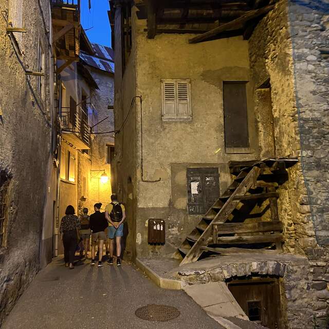 Visite nocturne guidée et contée : Paroles de guillestrins