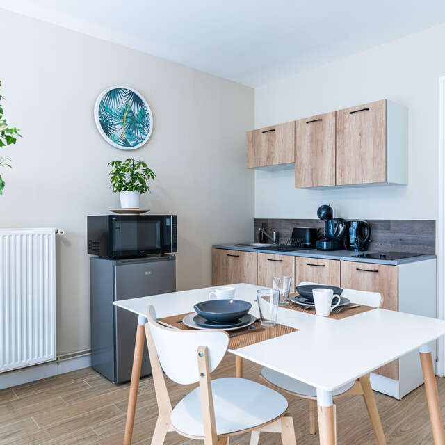 Studio Rénové - Petit-Dej - (Option) - Centre ville