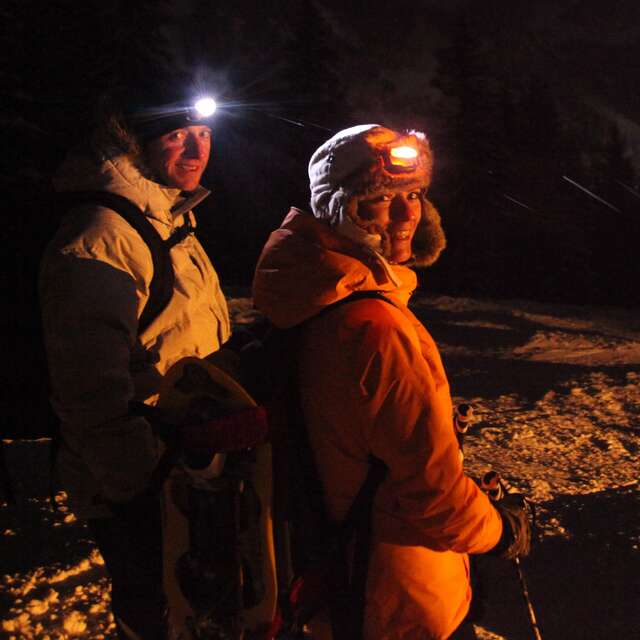 Snowshoeing: night out under the starry sky