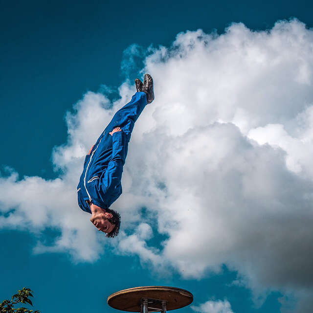 Cirque La Compagnie : L'Avis Bidon - Face A