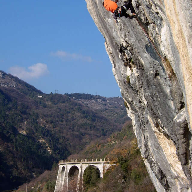 Climbing - Climbing wall of Castillon