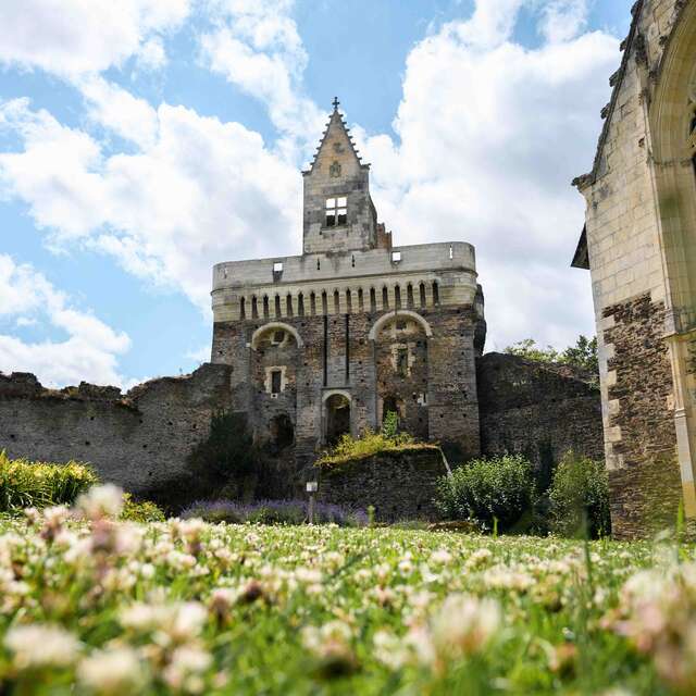 Egg hunt at Château du Plessis-Macé