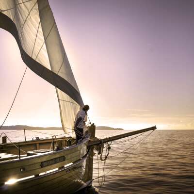 Soirée coucher du soleil en voilier dans les Calanques du Frioul - Quai d'honneur Mairie