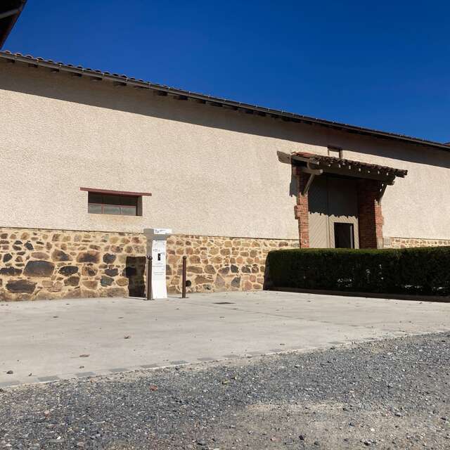 Aire de services et de stationnement camping-Cars