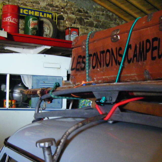 Explorez le vintage : sur la route du temps à mobylette