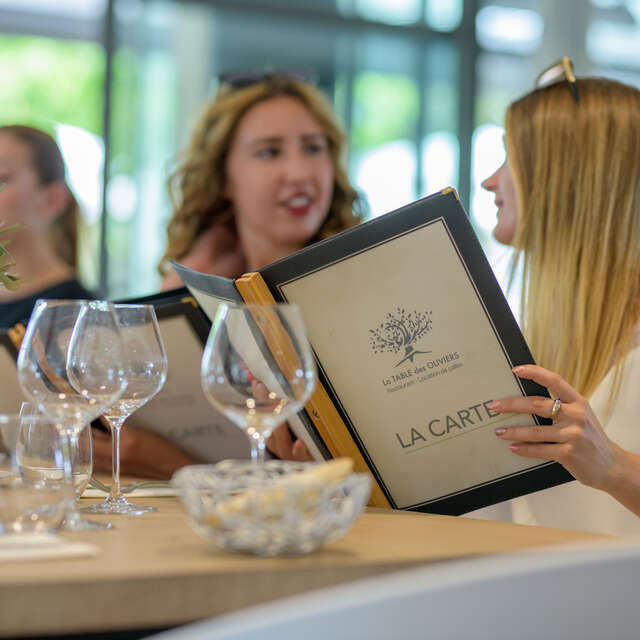 Soirée dégustation de vins de Bordeaux et karaoké à la Table des Oliviers