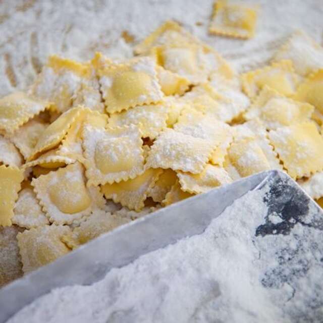 Atelier de fabrication des raviolis au Citron de Menton