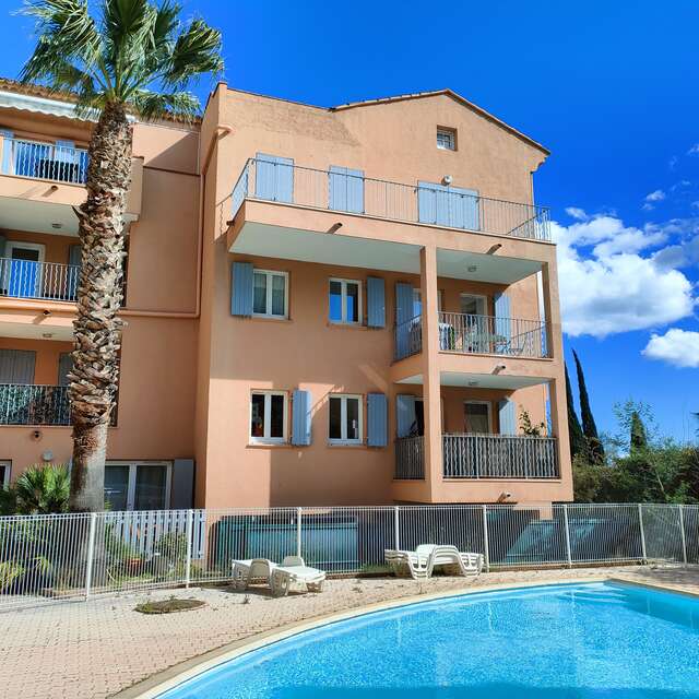 Mr. PERTET - 4-person flat with pool access