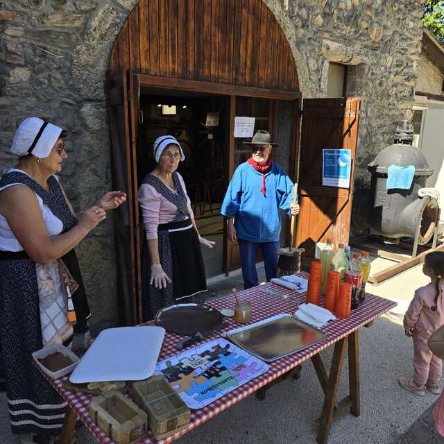 Fabrication du beurre à la baratte