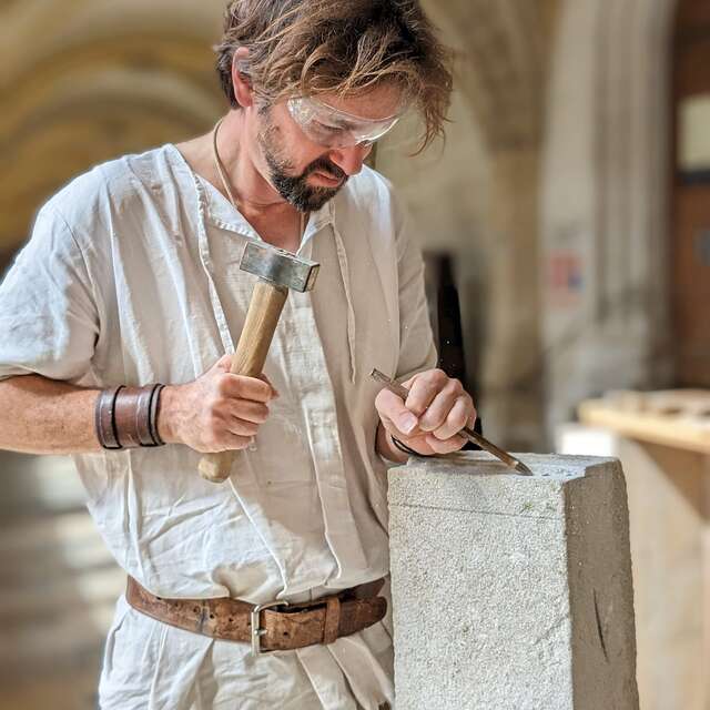 J.E.P. :  Démonstration et ateliers de taille de pierre