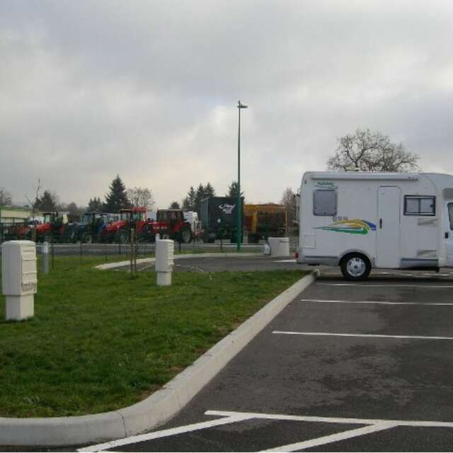 Aire de services et de stationnement Camping-Car - Le Hall du camping-car