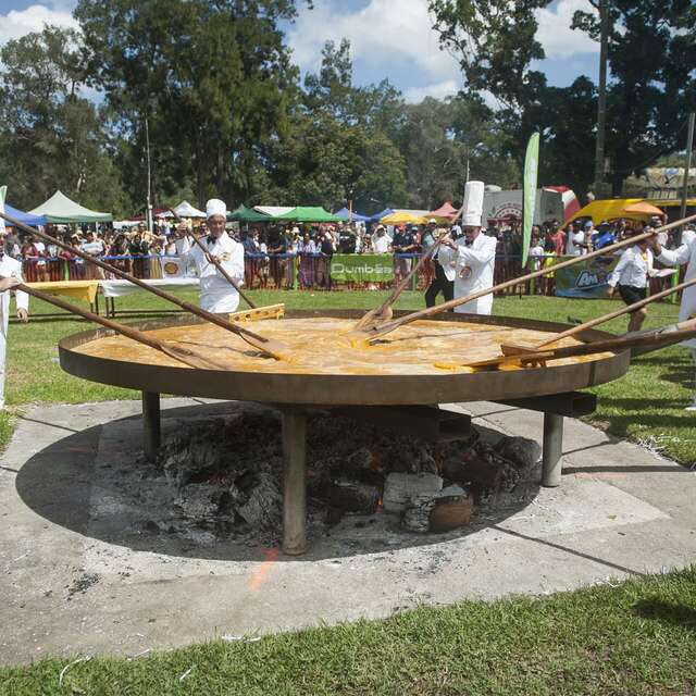 Dumbéa Festival - Giant Omelette