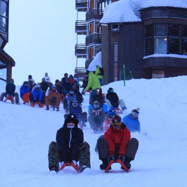 Night sledding with Évolution 2