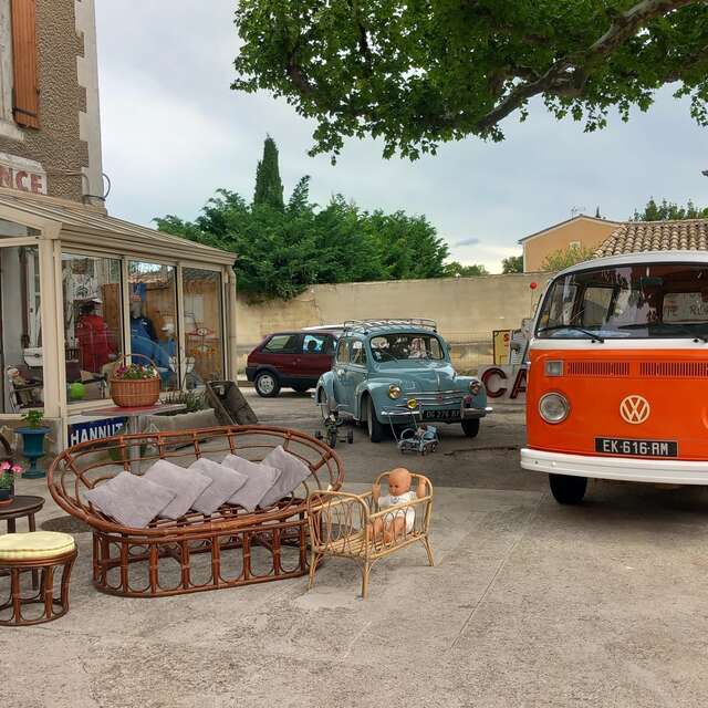 En 1900 et des poussières