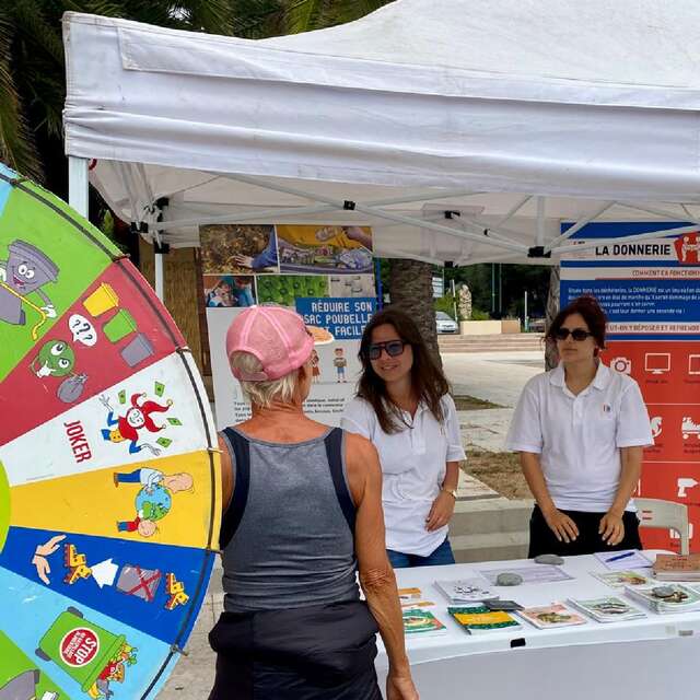 Raccolta differenziata e riciclaggio: stand estivi dedicati alla prevenzione e alla gestione dei rifiuti