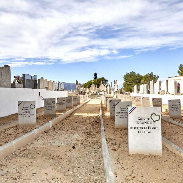 Carré militaire du cimetière des Passons