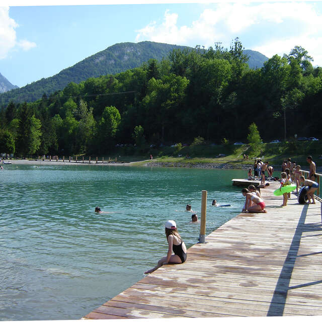 Plage surveillée à la base de loisirs "Les Iles du Chéran"