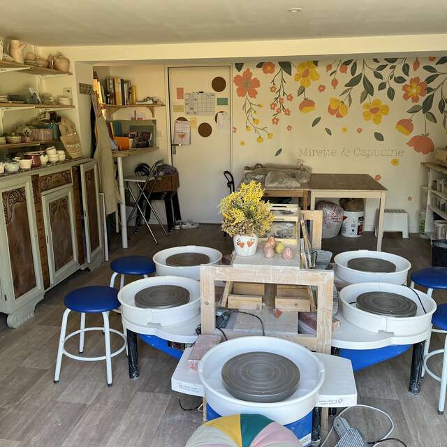 Cours de céramique au tour