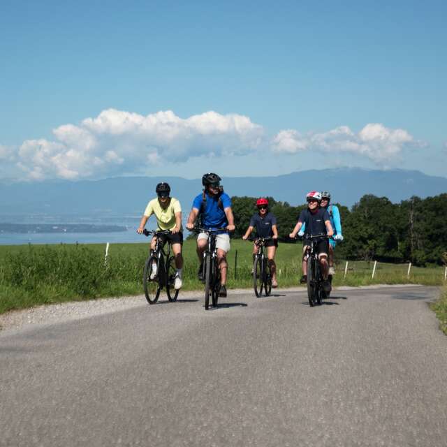 Sortie VTC électrique - Bord du Lac avec découverte du village d'Yvoire