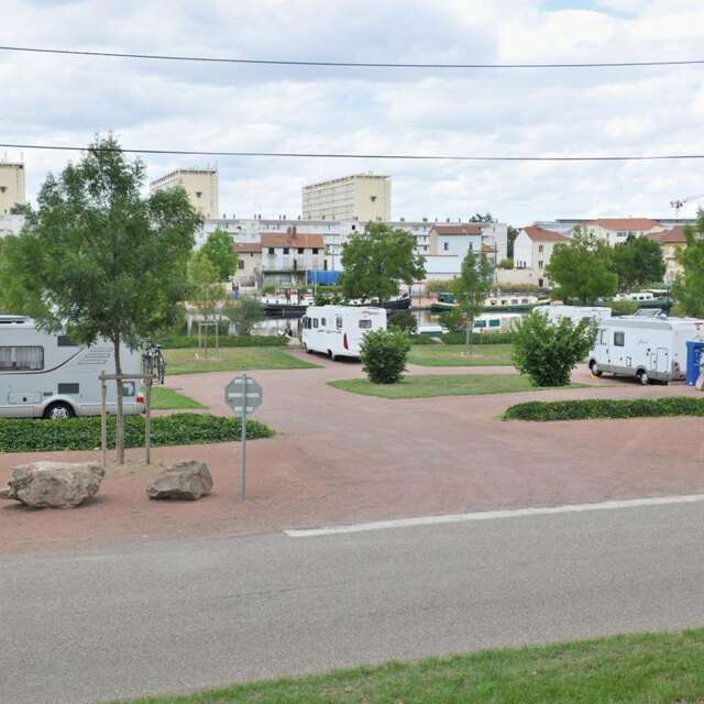Aire de services et de stationnement Camping-cars