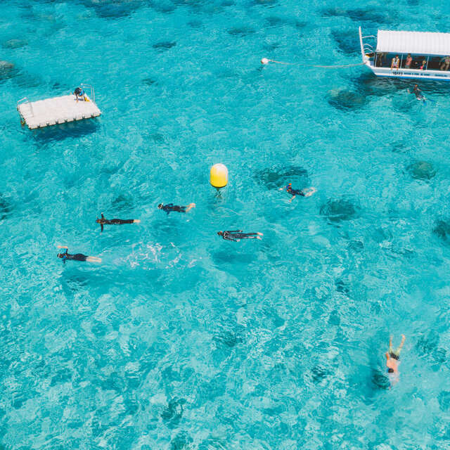 Pontoon of the Poé underwater trail