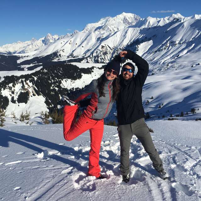 Face au Mont blanc raquette aux pieds avec Aperigloo