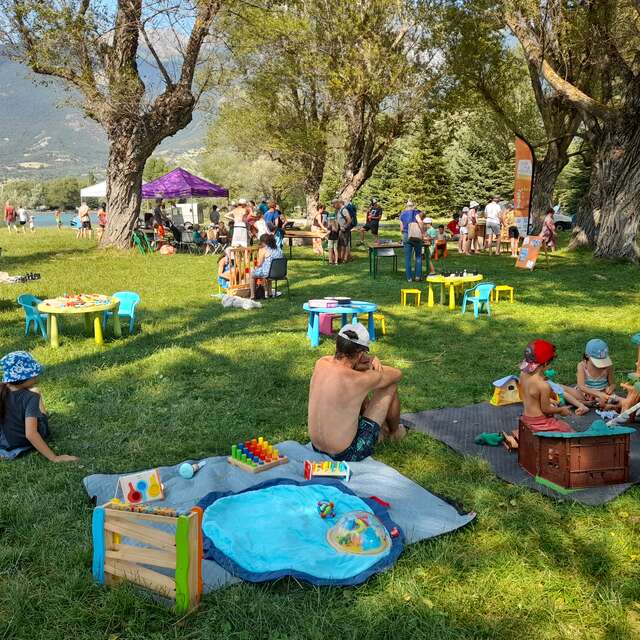 Grands jeux en bois de la ludothèque Pics et Colégram