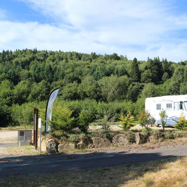 Aire de service et de stationnement pour camping-car