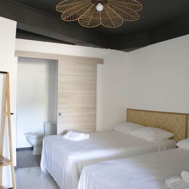 Airport Manini Lodge
