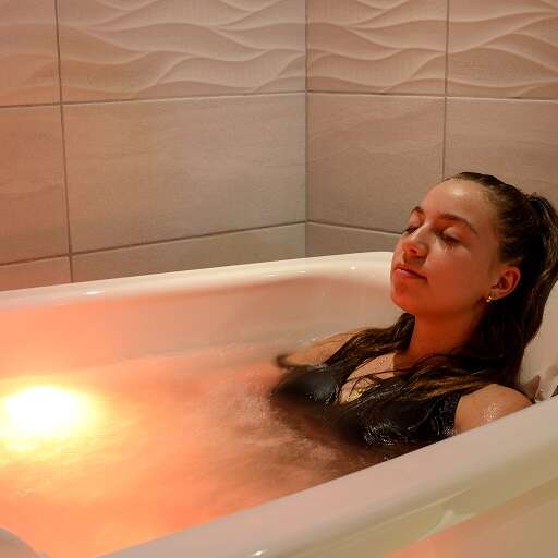 Le bain multijets chromothérapie / Apaisant et circulatoire