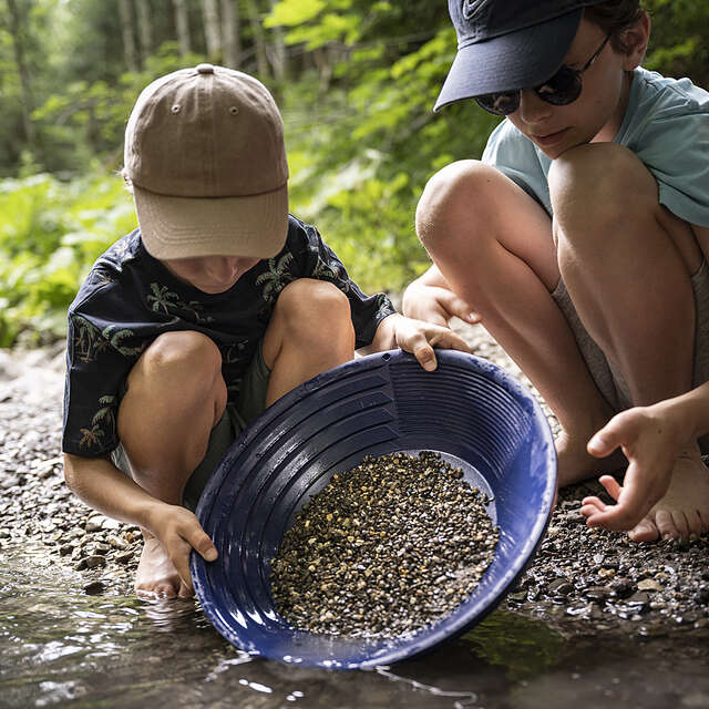 Mountain activity for children 8-13 yo: the gold seekers