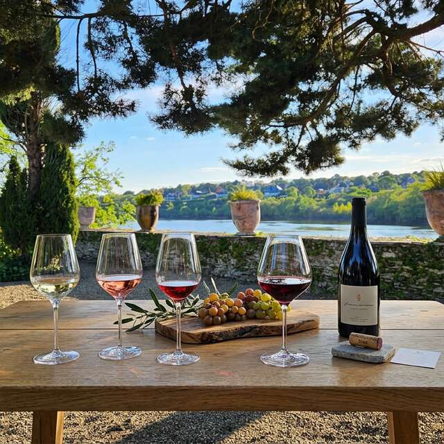 Cata de vinos a ciegas en el convento de Baumette