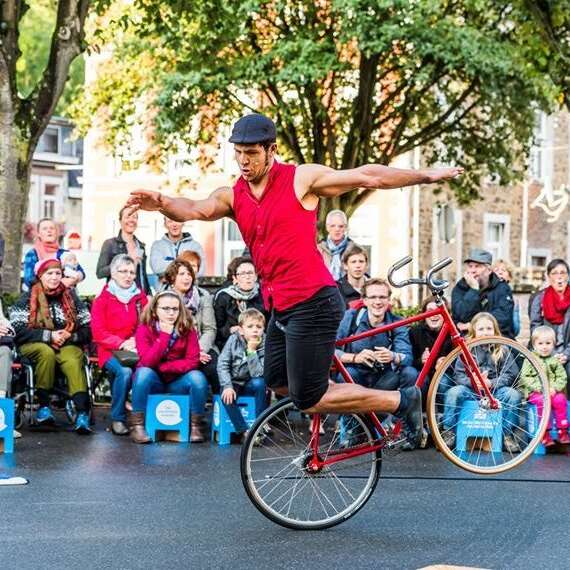 Spectacle Sobre Rodes - Yldor