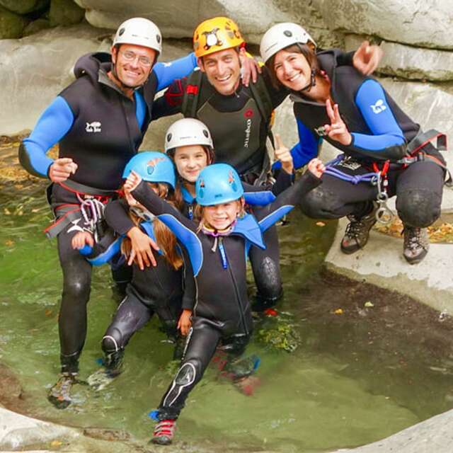 Mini canyon, an aquatic hike