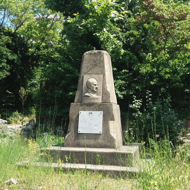 Stèle Gabriel Besson