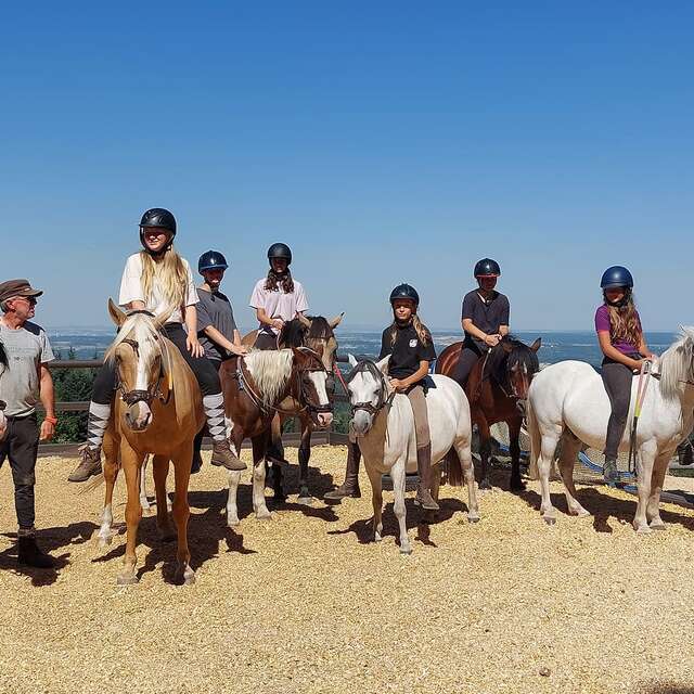 Centre équestre Le Poney Cernaise