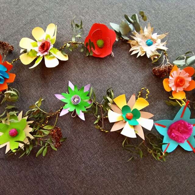 Guirlandes magiques de fleurs en papier