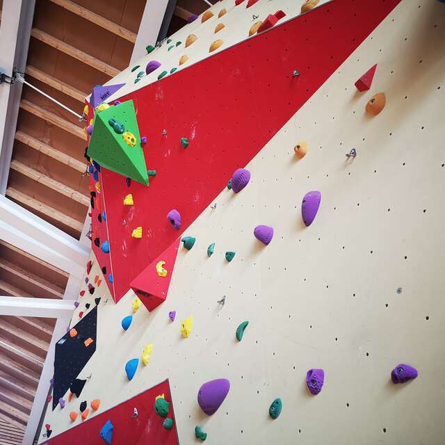 Signal climbing wall